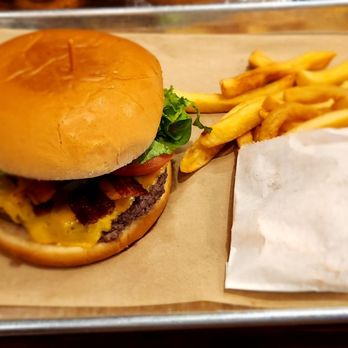B&B Smokehouse - Bacon Cheeseburger - Barbeque Near Me - San Antonio, Texas