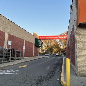 H Mart - Union - Driveway - Grocery Near Me - Flushing, New York H Mart - Union - Driveway - Grocery Near Me - Flushing, New York