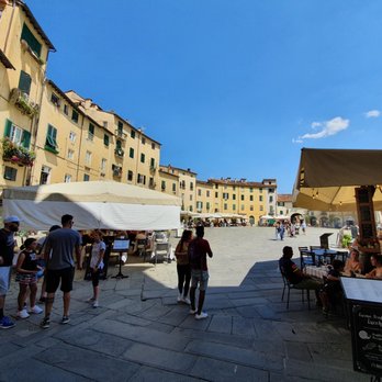 Piazza dell'Anfiteatro - Landmarks & Historical Buildings Near Me - Lucca, LU