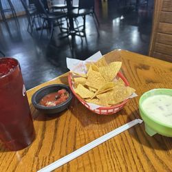 Nacho Mamas - Salsa sweet tea and large order of queso.