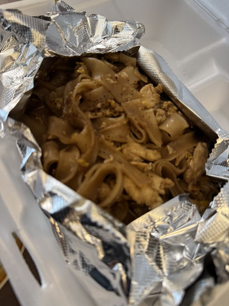 Sapz Thai Kitchen Logo