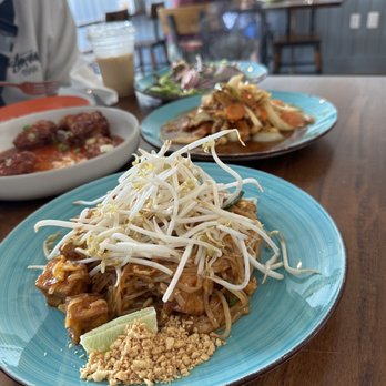 Pinto Thai Bistro - Pad Thai tofu. Excellent and delicious - Thai Near Me - Jacksonville Beach, Florida