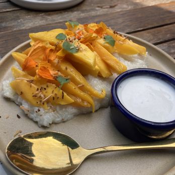 La ong - Mango with Sticky Rice - Thai Near Me - Beverly Hills, California
