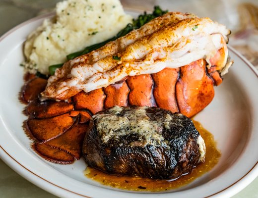 Daniel’s Broiler Downtown by null