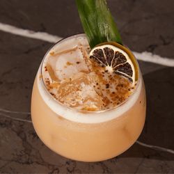 Comune - Oaxaca colada
tequila, stone fruit vodka, ginger + pineapple shrub, lime, coconut cream
piña colada remix, balanced, bright acidity