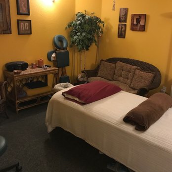 Arons Scott DC - Massage Room - Chiropractors Near Me - Red Bluff, California