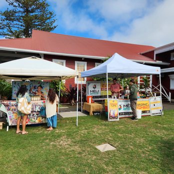 Waimea Town Market - a group of people shopping - Farmers Market Near Me - Kamuela, Hawaii Waimea Town Market - a group of people shopping - Farmers Market Near Me - Kamuela, Hawaii
