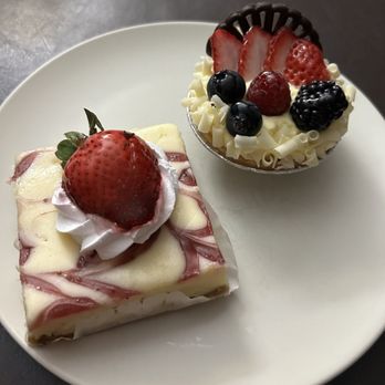 La Casa Dolce - Strawberry cheesecake square and fresh fruit tart - Bakeries Near Me - Mississauga, Ontario La Casa Dolce - Strawberry cheesecake square and fresh fruit tart - Bakeries Near Me - Mississauga, Ontario