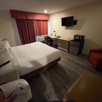 Hotel elev8 - Room with king bed - Hotels Near Me - Flagstaff, Arizona