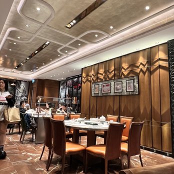 鏞記酒家 - inside seating; first floor - Chinese Near Me - Hong Kong, HK