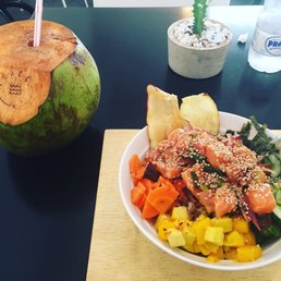Had the tropical pokee bowl.