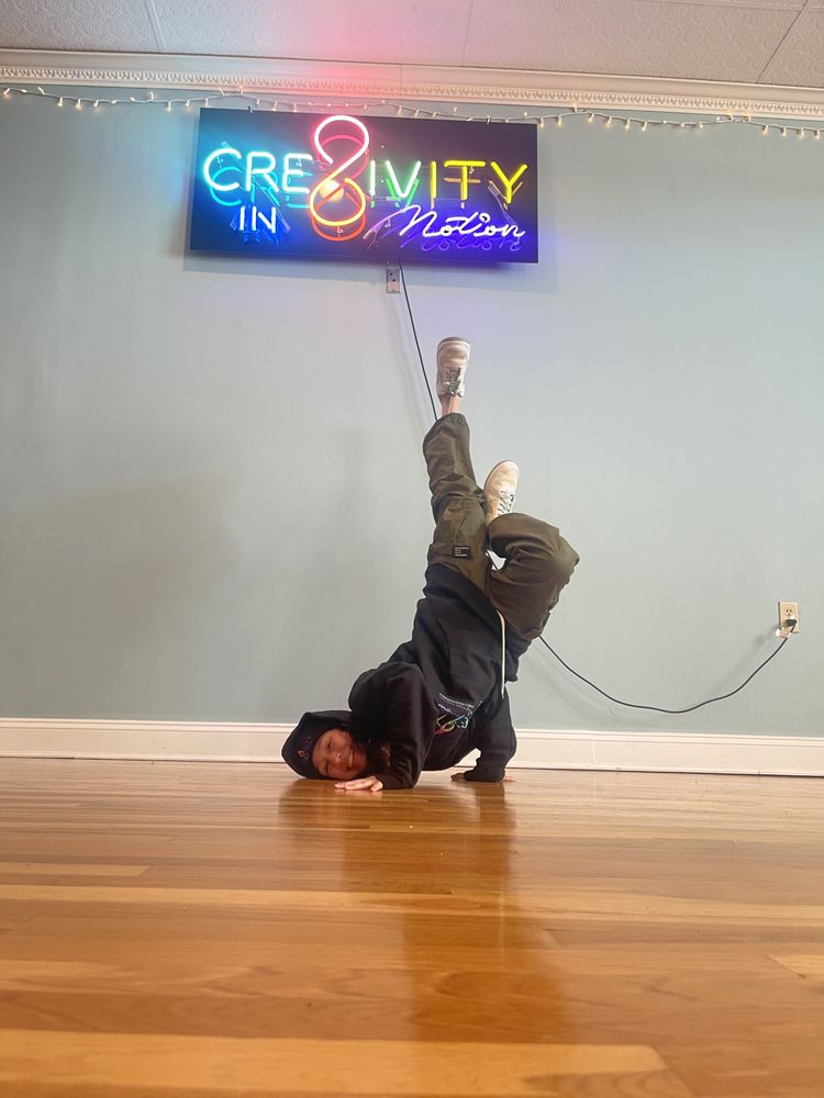 Cre8ivity In Motion Logo