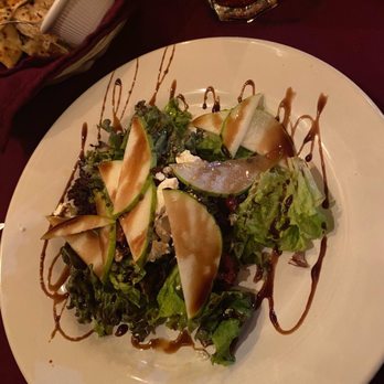 Marcolino pasta y vino - Pear vinaigrette salad with goat cheese and walnuts - Italian Near Me - Bucerias, NAY Marcolino pasta y vino - Pear vinaigrette salad with goat cheese and walnuts - Italian Near Me - Bucerias, NAY