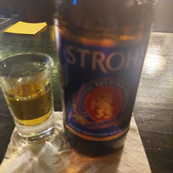 Two Way Inn - Stroh's Beer and a shot of Skrewball PB Whiskey - Dive Bars Near Me - Detroit, Michigan