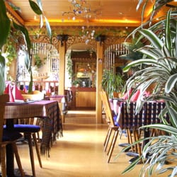 Amthaisong Thai Restaurant - Blick vom Eingang in den Gastraum