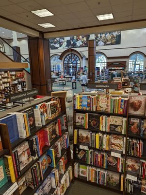 Barnes & Noble by null