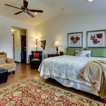 Ocean Cove Inn - Cuddle up on the comfy bed while catching a show and fall asleep to the sound of the ocean. https://www.vacasa.com/unit.php?UnitID=1427 - Hotels Near Me - Yachats, Oregon Ocean Cove Inn - Cuddle up on the comfy bed while catching a show and fall asleep to the sound of the ocean. https://www.vacasa.com/unit.php?UnitID=1427 - Hotels Near Me - Yachats, Oregon