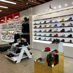 Shoe Palace