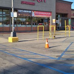 Norwood Shopping Center - Seafood City
