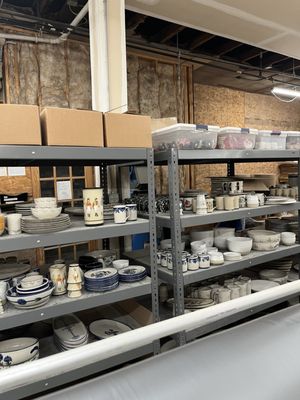 Stoneware & Co. by null