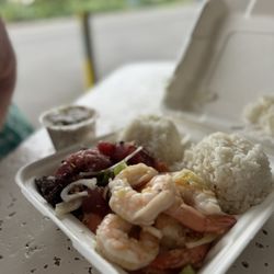 Honaunau Poke Shop - Garlic shrimp and D'Hawaiian