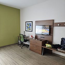 Holiday Inn Express & Suites Mobile - University Area
