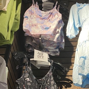 Hot Topic - Accessories Near Me - Concord, California