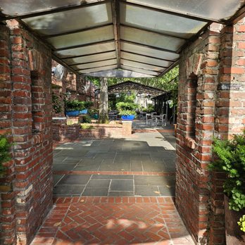 Pappadeaux Seafood Kitchen - Entry Patio - Cajun/Creole Near Me - Marietta, Georgia