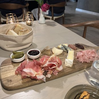 The Henri - Incredible cheeseboard - Modern European Near Me - Washington, DC, District of Columbia