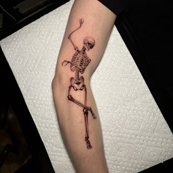 Sorry Mama Tattoo Studio - Done by Eric - Tattoo Near Me - Chicago, Illinois