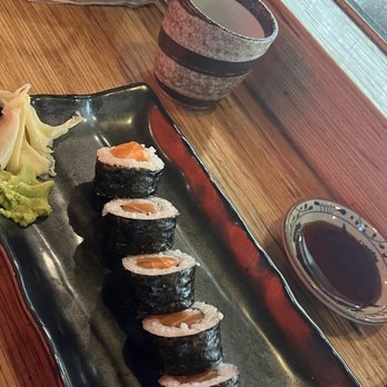 Blue Sushi Sake Grill - Sake(Salmon) Maki - Sushi Bars Near Me - Kansas City, Missouri