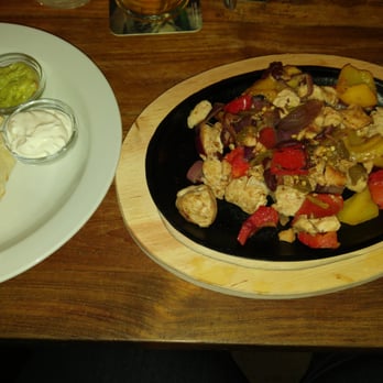 Bílá Vrána - Kuřecí fajitas - Czech Near Me - Prague, Puerto Rico Bílá Vrána - Kuřecí fajitas - Czech Near Me - Prague, Puerto Rico