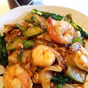 Thai Curry Simple - Pad see ew with shrimp - Thai Near Me - Seattle, Washington Thai Curry Simple - Pad see ew with shrimp - Thai Near Me - Seattle, Washington