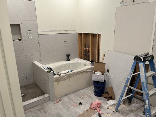 Leftamo Construction Logo