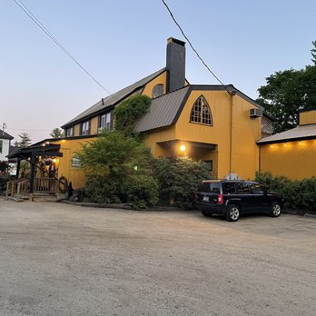 May Kelly's - Pubs Near Me - North Conway, New Hampshire