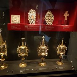 Domschatzmuseum - Pax Tafeln und Reliquiare