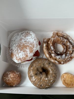 Earnest Donuts by null