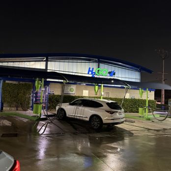 H2GO Car Wash - Vacuuming bays - Car Wash Near Me - Westminster, California