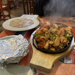 La Palapa - Chicken fajitas, no rice, just beans (our preference), and tortillas.