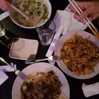 Diva Thai & Sushi Bar - Everything was excellent! I don't really like pad Thai but their's was really good! Excellent flavor from all 3 dishes! Will be back. - Sushi Bars Near Me - Chicago, Illinois