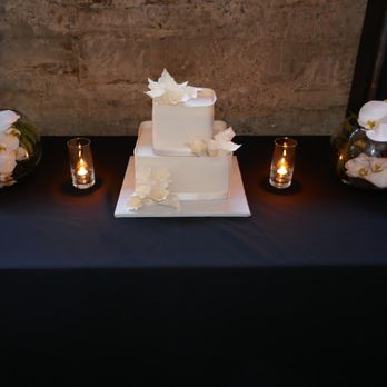 Blooming Vase - Perfect flowers to flank our cake! - Florists Near Me - Burlingame, California Blooming Vase - Perfect flowers to flank our cake! - Florists Near Me - Burlingame, California