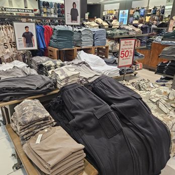 Tillys - Shirts and pants - Shoe Stores Near Me - Los Angeles, California