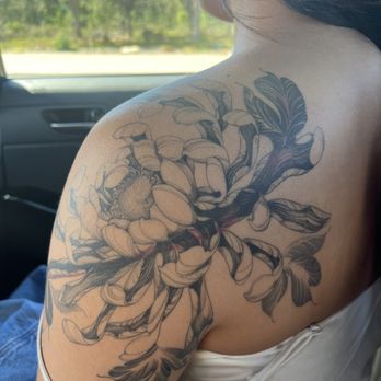 Mateo Studio LA - chrysanthemum :) - Tattoo Near Me - Los Angeles, California Mateo Studio LA - chrysanthemum :) - Tattoo Near Me - Los Angeles, California