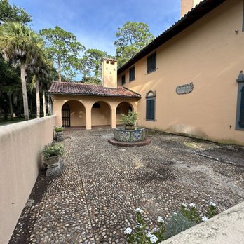 Jekyll Island Historic District - Jekyll Island Historic District -- Villa Mariana looks like architect Tvede referenced Generalife in Grenada, Spain - Landmarks & Historical Buildings Near Me - GA, Georgia