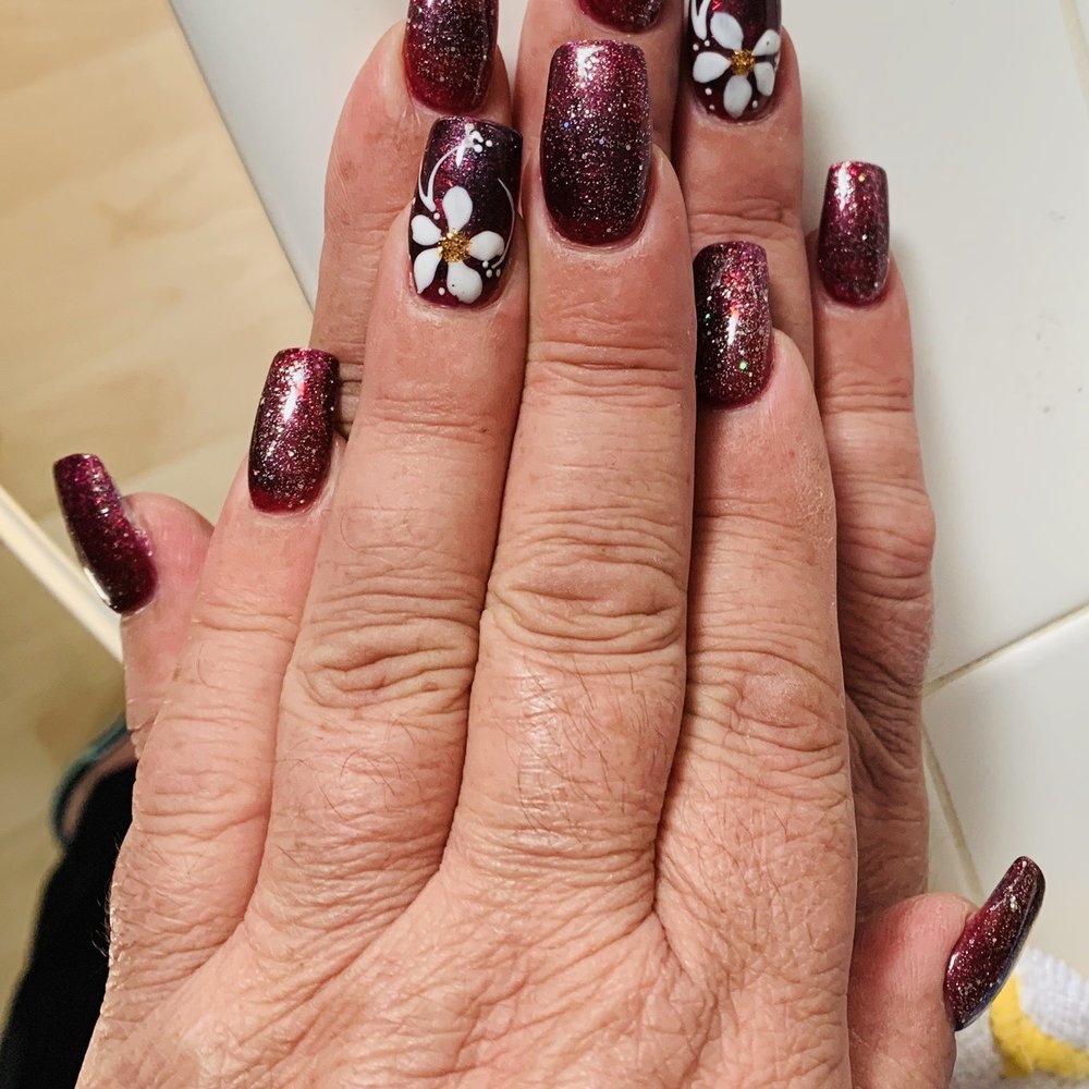 Acrylic nails by Nhi