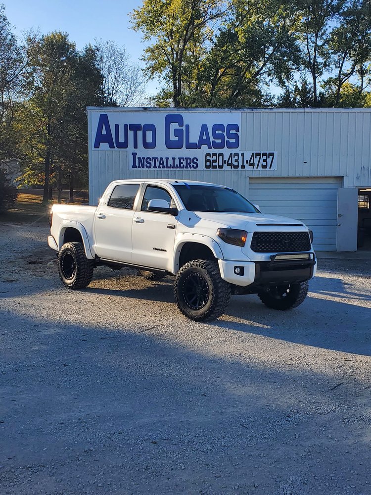AUTO GLASS INSTALLERS Updated September 2024 Chanute, Kansas Auto