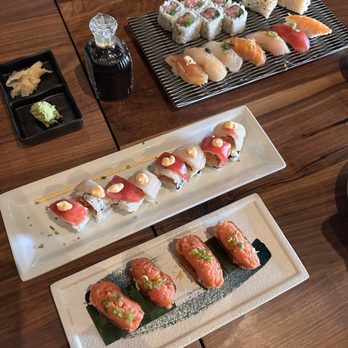 Sushi Roku - Deluxe sushi plate - Sushi Bars Near Me - Pasadena, California Sushi Roku - Deluxe sushi plate - Sushi Bars Near Me - Pasadena, California