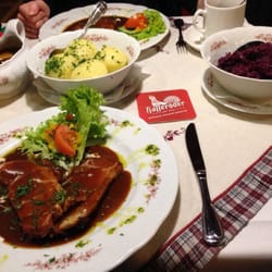 Gaststätte Harzstube - 2 x Hasseröder Krustenbraten mit Rotkohl und Klößen!