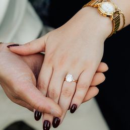 Gorgeous oval engagement ring! Gorgeous oval engagement ring!