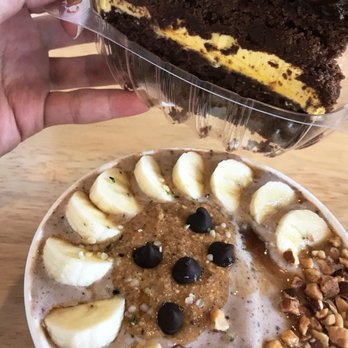 Green Table Cafe - Mint acai IS THE BOMB and chocolate carrot vegan cake - Cafes Near Me - Los Angeles, California